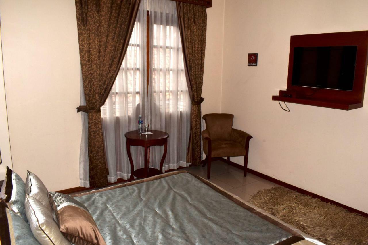Alejandrina Hotel Cuenca Esterno foto