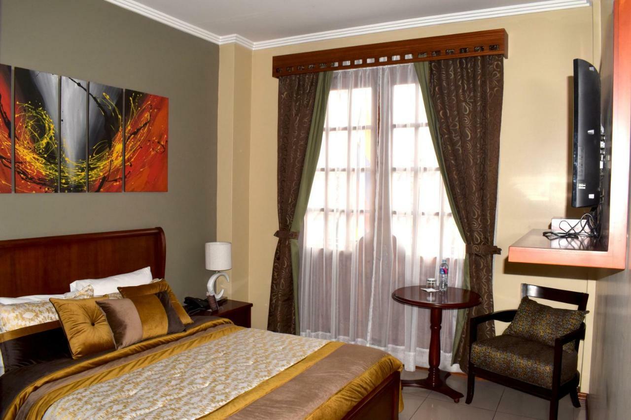 Alejandrina Hotel Cuenca Esterno foto