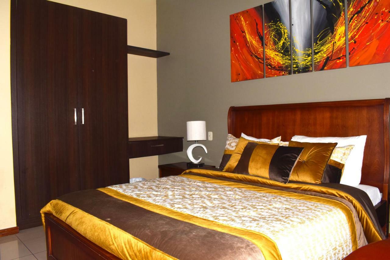 Alejandrina Hotel Cuenca Esterno foto